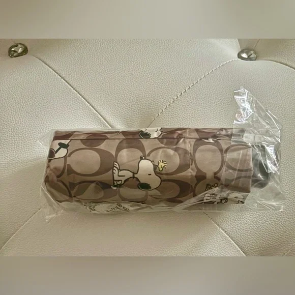 Coach NEW Coach X Peanuts Snoopy Print Brown Multi UV Protection Mini Umbrella - Picture 3 of 16